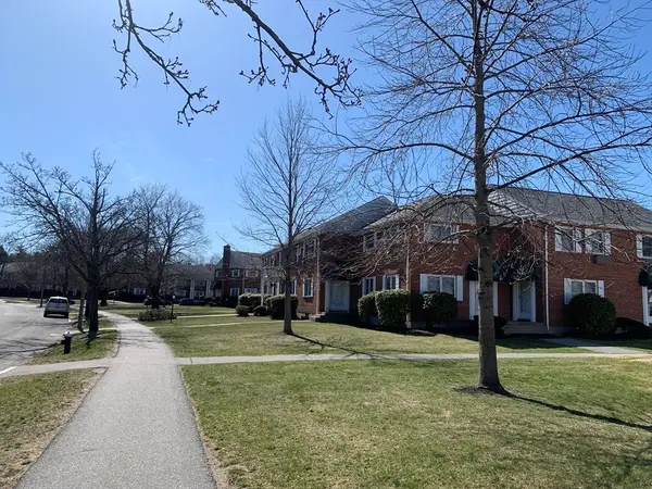 145 Emerson Gardens Rd #145, Lexington, MA 02420