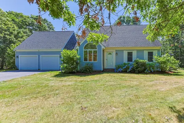 12 S Sandwich Rd, Sandwich, MA 02563