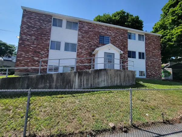 5 Lenox St #4, Lowell, MA 01852