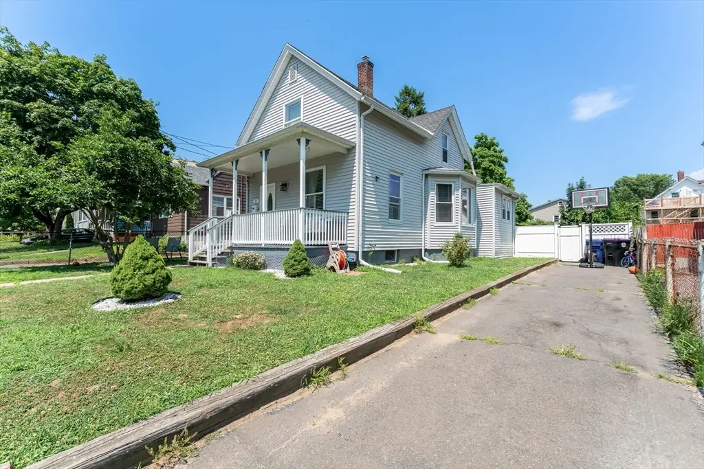 30 James St, Holyoke, MA 01040 - #1