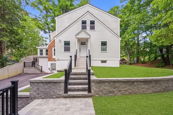 63 Russell Rd, Wellesley, MA 02482