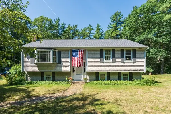 88 Upland Rd, Plympton, MA 02367