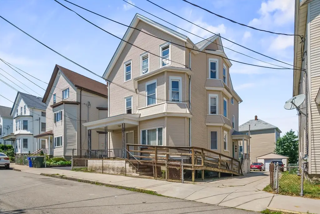 82 Snell St, Fall River, MA 02721 - #1