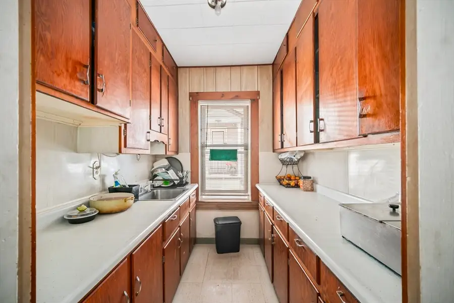 82 Snell St, Fall River, MA 02721 - #2