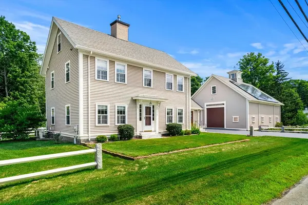 11 Maple Rd, Chelmsford, MA 01824