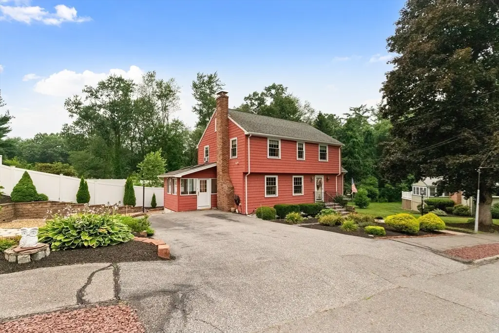 8 Indian Lane, Wakefield, MA 01880 - #1