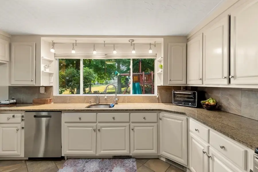 34 Oak St, Stoneham, MA 02180 - #3