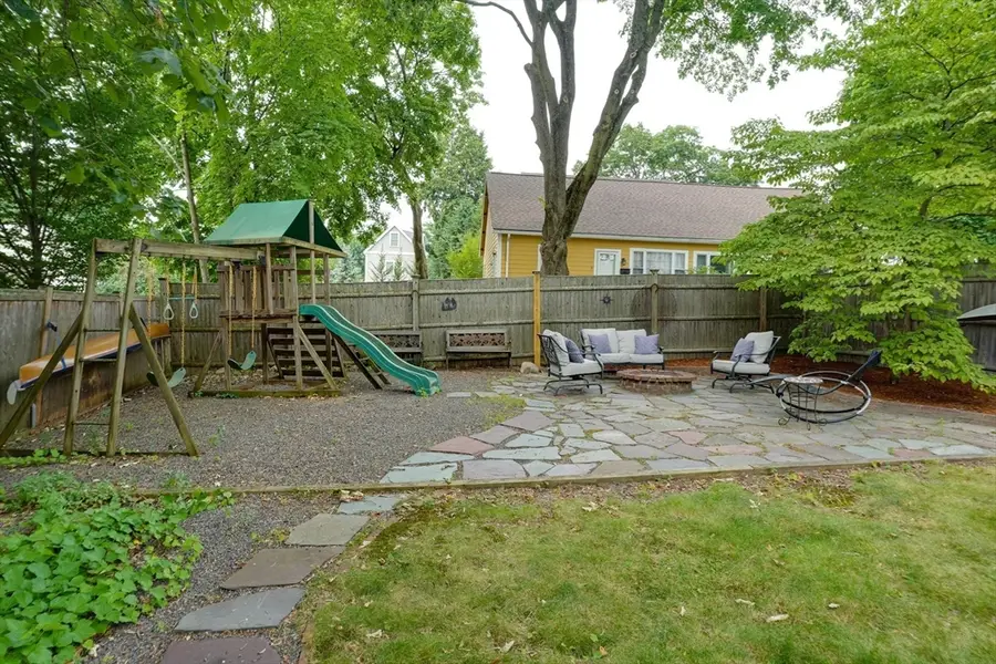 7 Henry St, Belmont, MA 02478 - #3