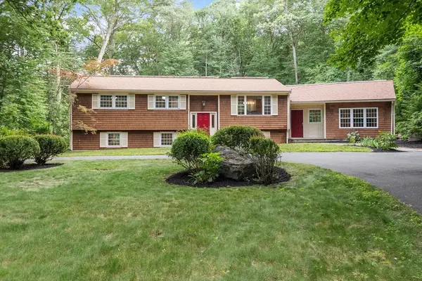 67 Quaker Ln, Bolton, MA 01740