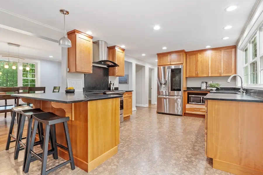 67 Quaker Ln, Bolton, MA 01740 - #3