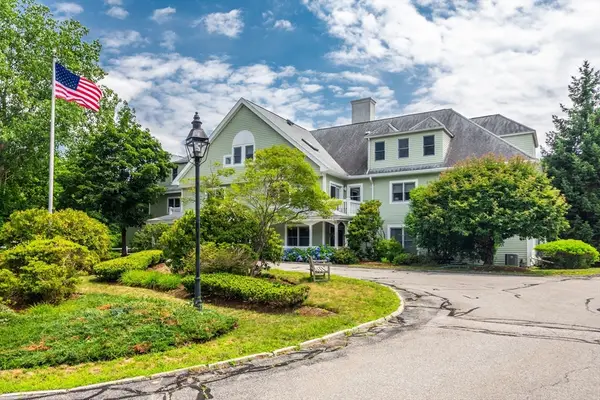 140 Lincoln Road #218, Lincoln, MA 01773