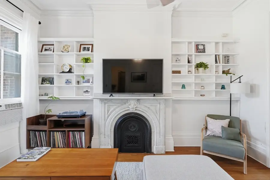 19 Salem St #2, Boston, MA 02129 - #3