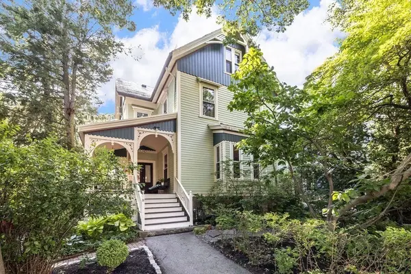 31 Wesley St, Newton, MA 02458