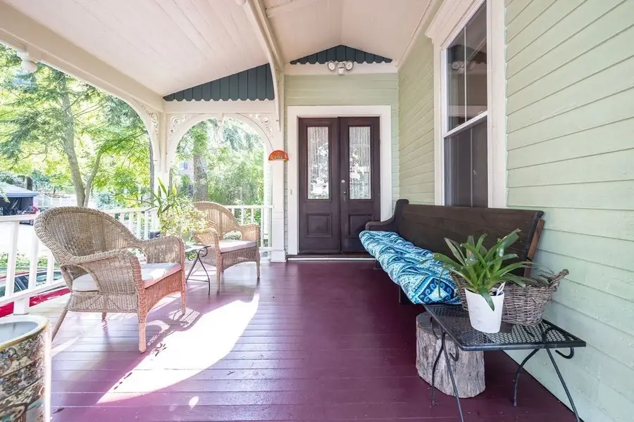 31 Wesley St, Newton, MA 02458 - #2