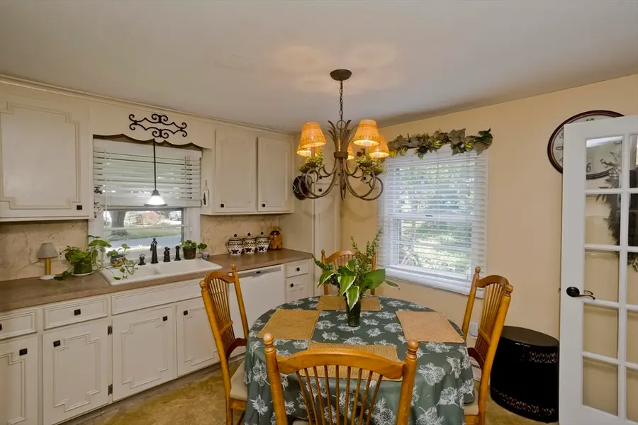 56 Santa Maria St, Springfield, MA 01104 - #3