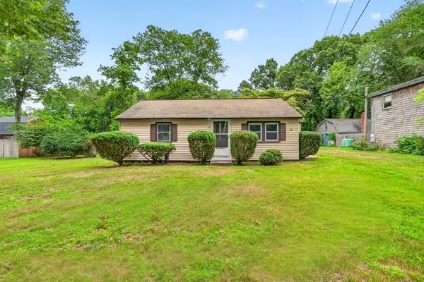 42 Cottage Dr, Holliston, MA 01746