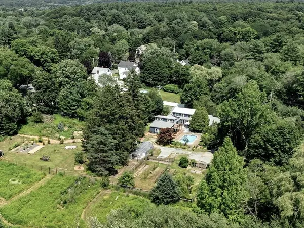 4 New St, North Reading, MA 01864