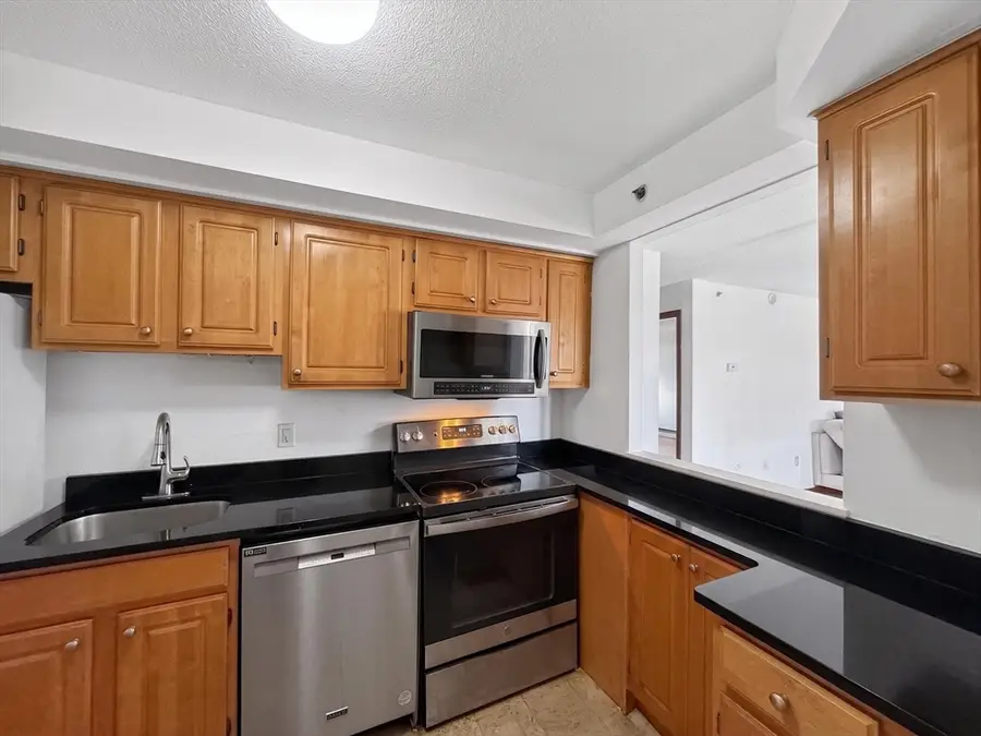 1025 Hancock St #8C, Quincy, MA 02169 - #3
