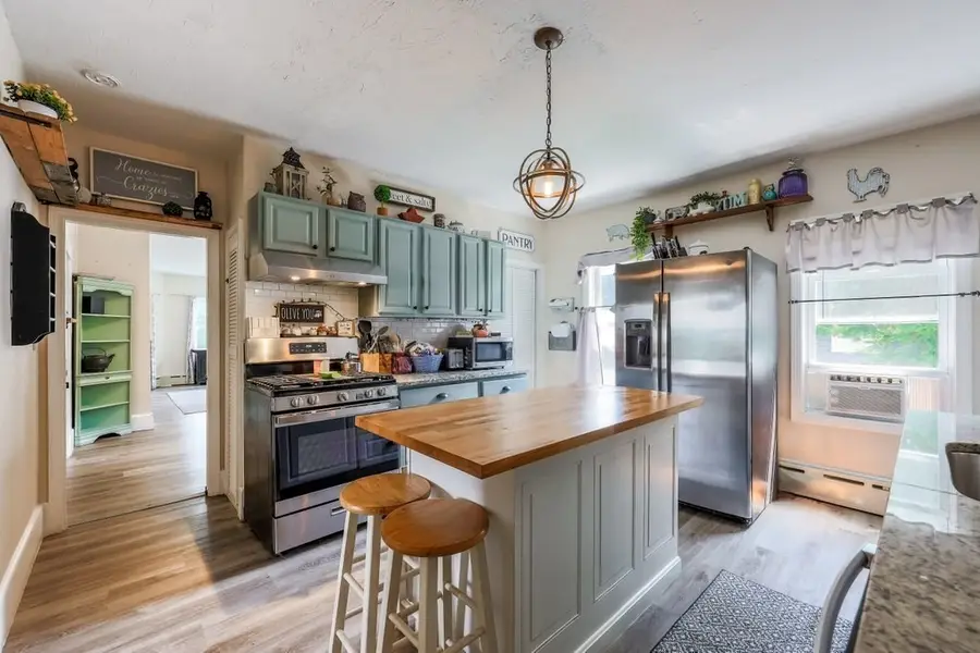 21 Emerald Ave, Webster, MA 01570 - #3