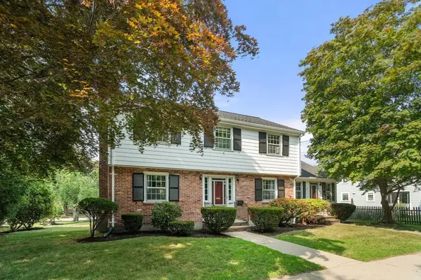 40 Cape Cod Ln, Milton, MA 02186