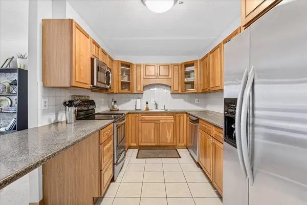 55 Tall Oaks Dr #402, Weymouth, MA 02190