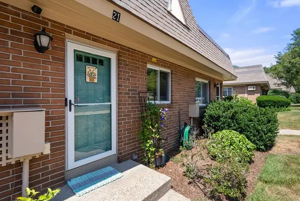 21 Walcott Valley Dr #21, Hopkinton, MA 01748