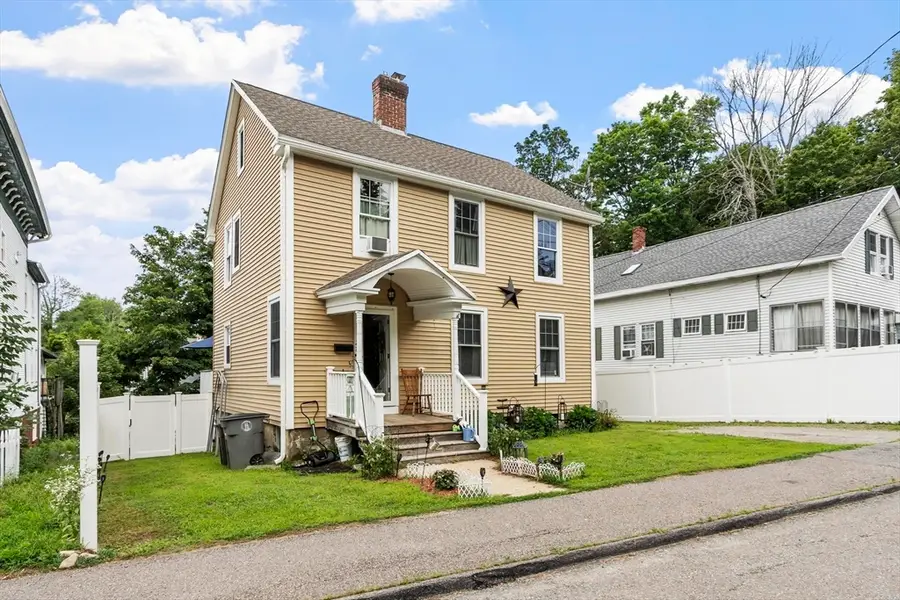 27 Cedar St, Gardner, MA 01440 - #3