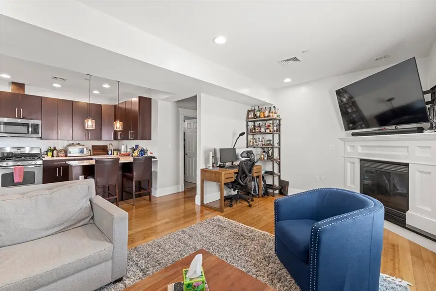 101 Old Harbor St #3, Boston, MA 02127 - #2