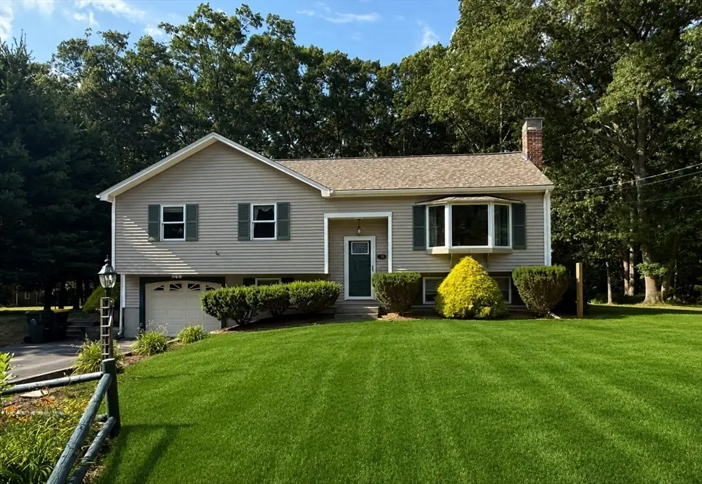 29 Overlook Dr, Bellingham, MA 02019 - #1