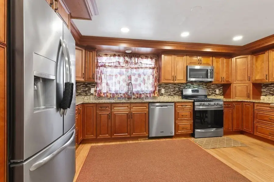 71 Dwinell Rd, Taunton, MA 02780 - #3