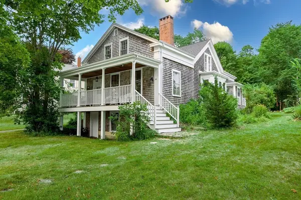 28 Main Street, Mattapoisett, MA 02739