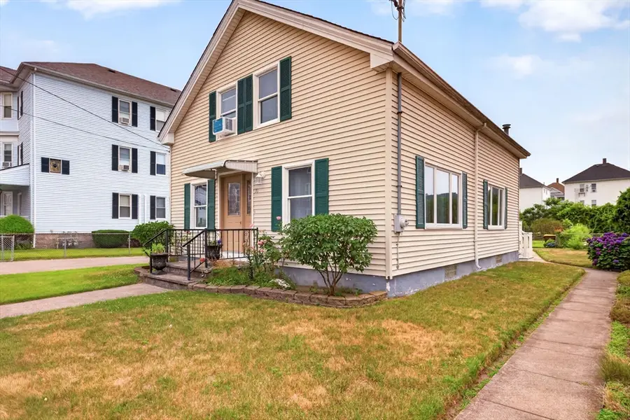 31 Oregon St, Fall River, MA 02720 - #3