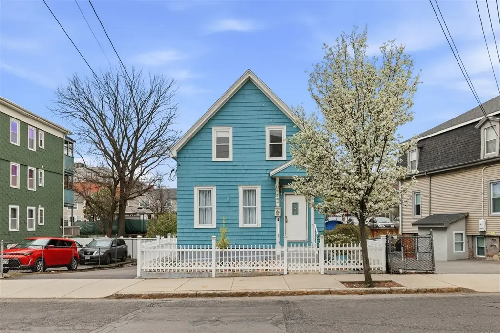 30 Woodlawn St, Everett, MA 02149 - #1