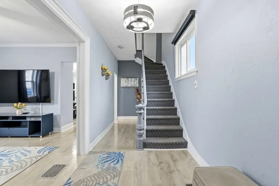 30 Woodlawn St, Everett, MA 02149 - #2