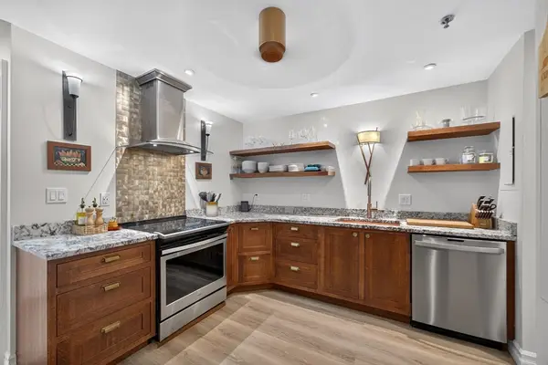 22 Railroad St #207, Andover, MA 01810