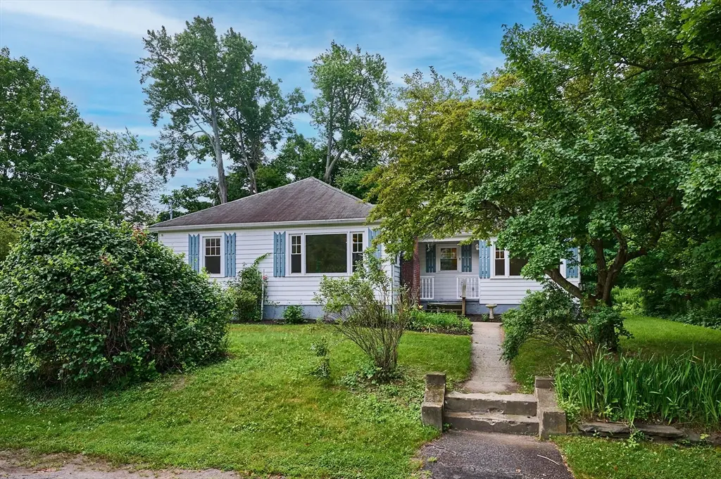 8 W Lake St, Easthampton, MA 01027 - #1