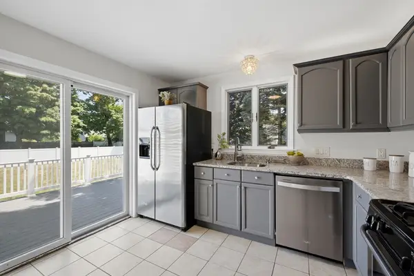 16 Elm St, Reading, MA 01867