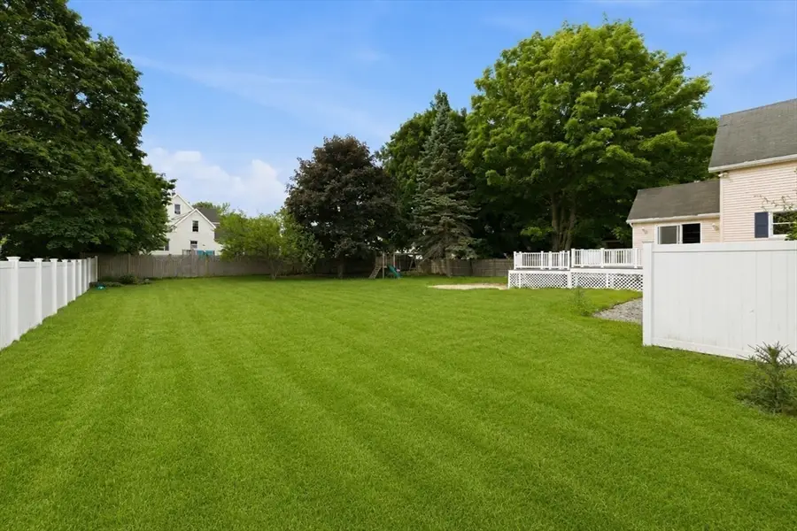 16 Elm St, Reading, MA 01867 - #3