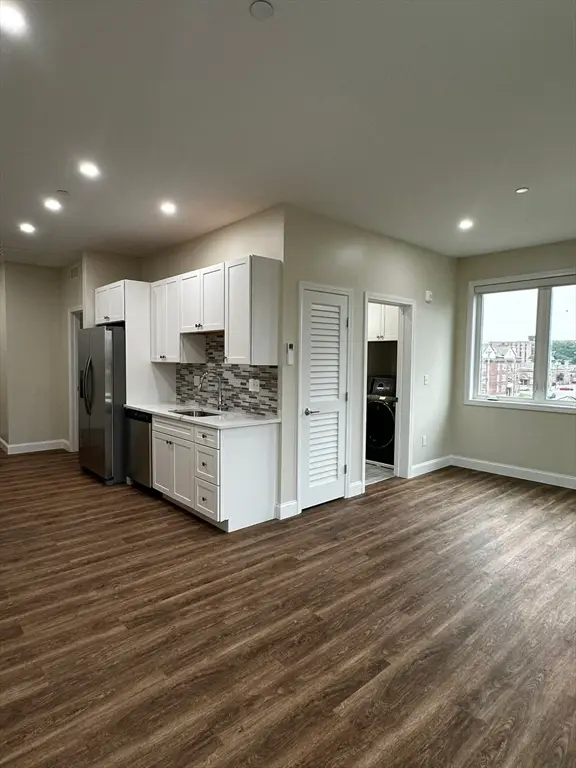 408 Suffolk St, Lowell, MA 01854 - #2