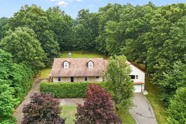 7 Margaret Dr, Wilbraham, MA 01095