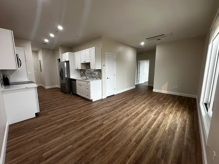 408 Suffolk St, Lowell, MA 01854 - #2
