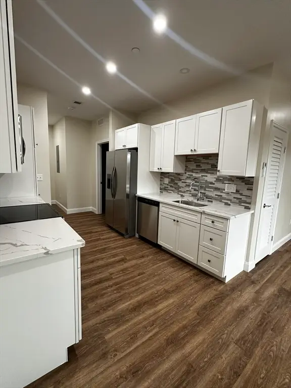 408 Suffolk St, Lowell, MA 01854 - #3