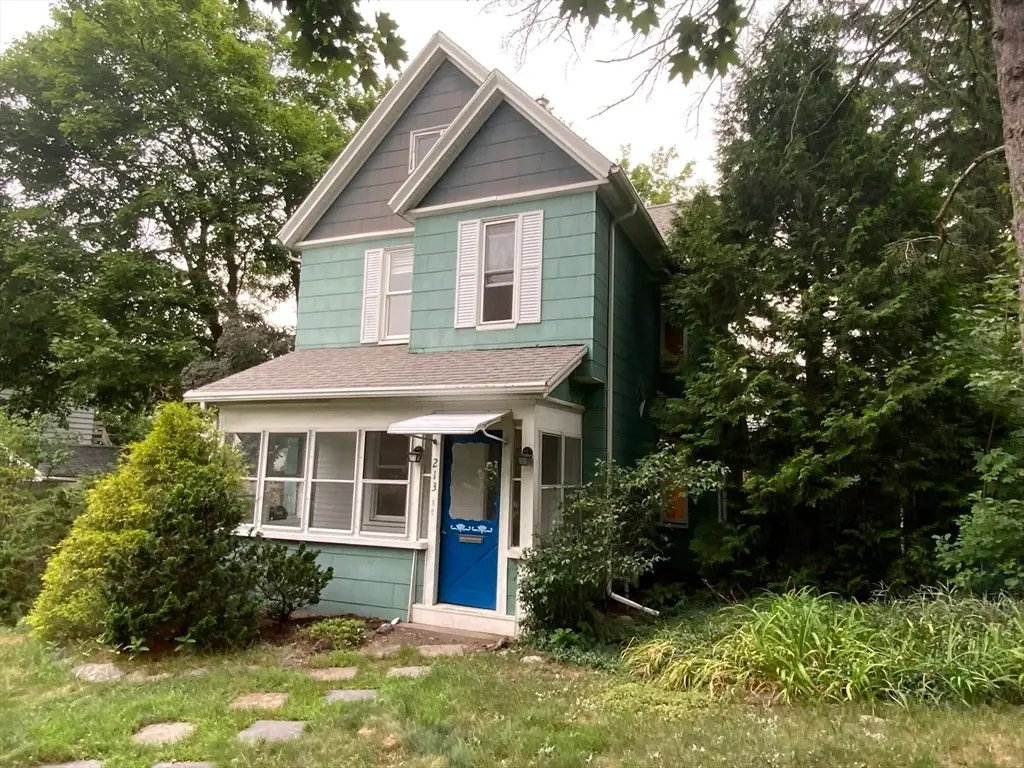 213 Locust St, Holyoke, MA 01040 - #1