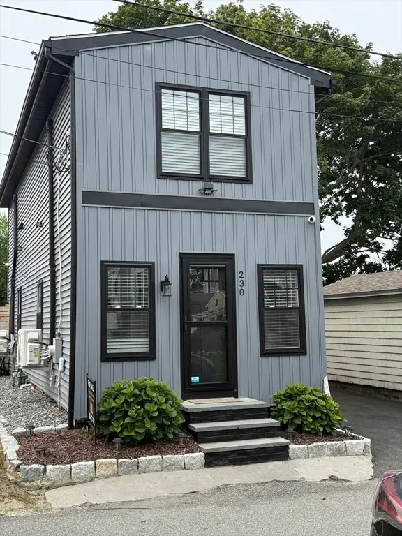 230 Cedar Ave, Portsmouth, RI 02871