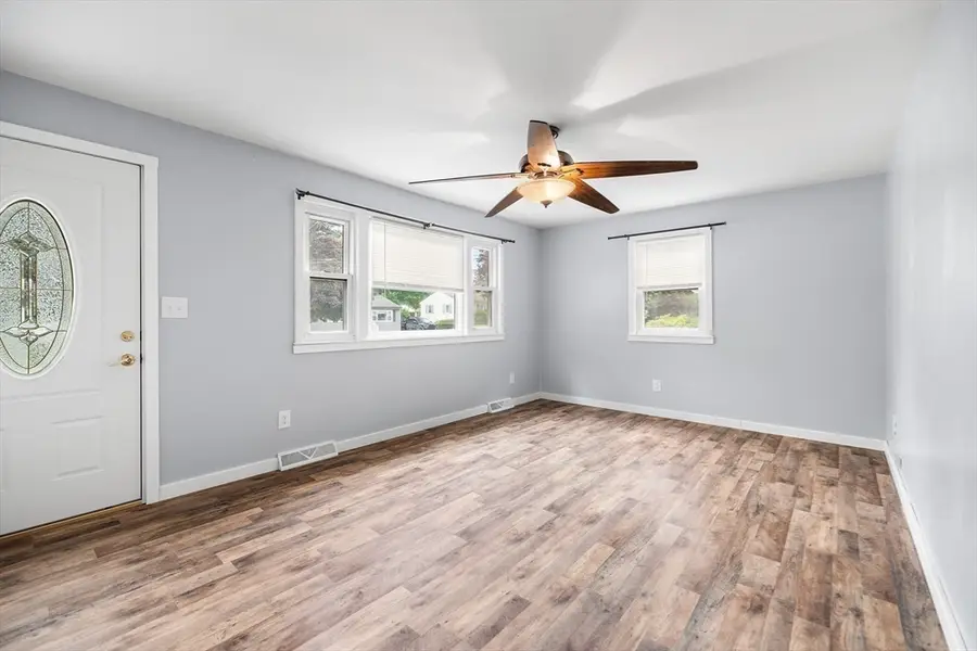 21 Lafayette St, Amesbury, MA 01913 - #3