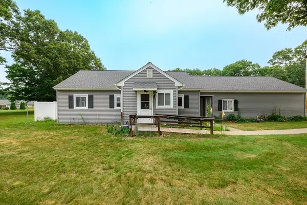 54 Meadowlark Ln #54, Chicopee, MA 01022