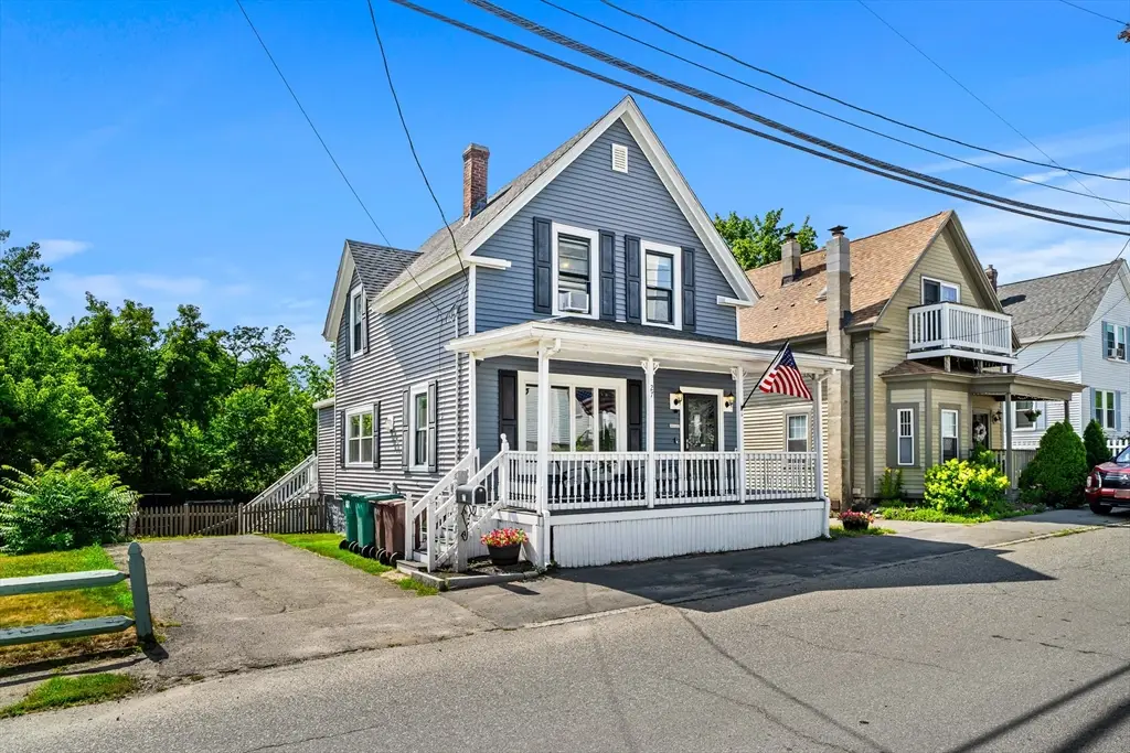27 Meadowcroft St, Lowell, MA 01852 - #1