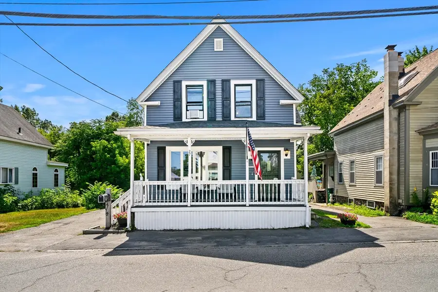 27 Meadowcroft St, Lowell, MA 01852 - #3