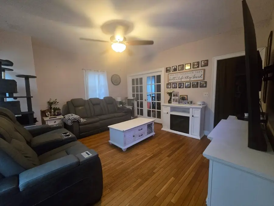 15 Wright St, Gardner, MA 01440 - #3