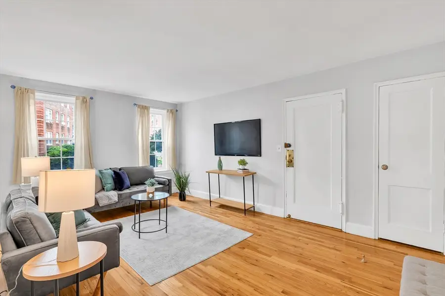 21 Englewood Ave #2, Brookline, MA 02445 - #3